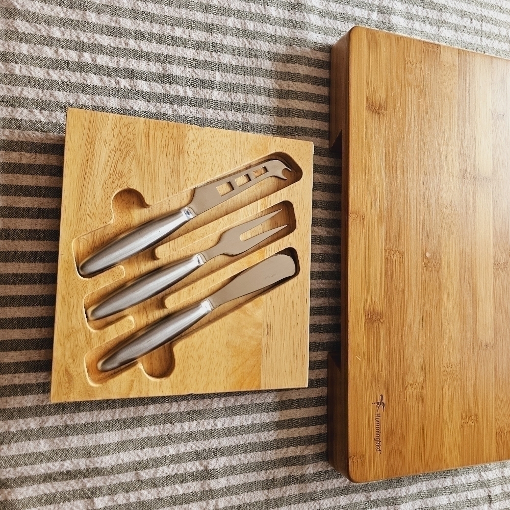 Oak finished cheese board - Picture 2 of 4